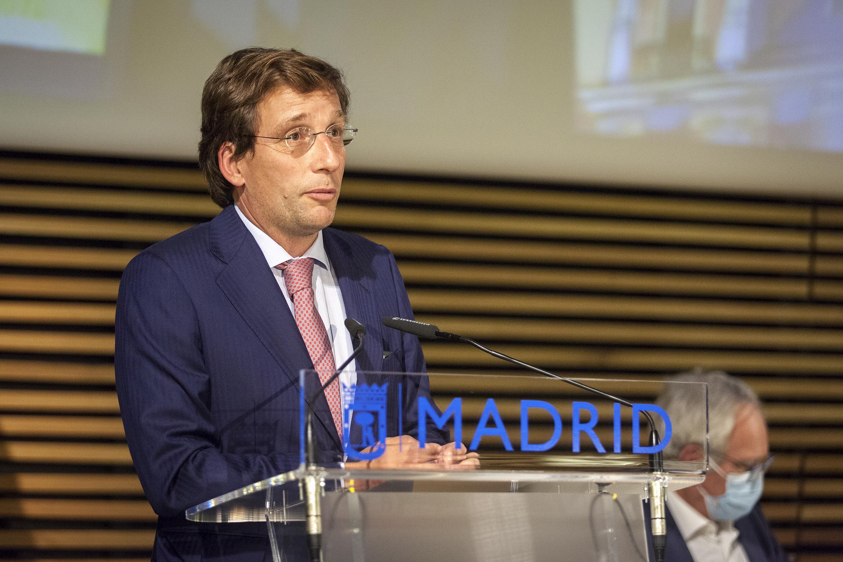 Almeida inagura ciclo de conferencias Madrid tiene Historia